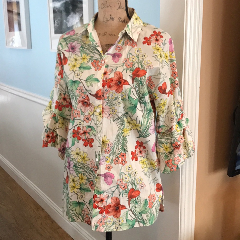 Beautiful Zara blouse w such flair size XS